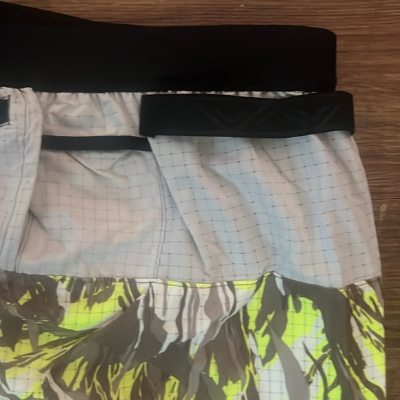 NWT Men’s Nike Dri-Fit “Nike Trail 5” Running Shorts” w/lining & sic design!! - Picture 7 of 11